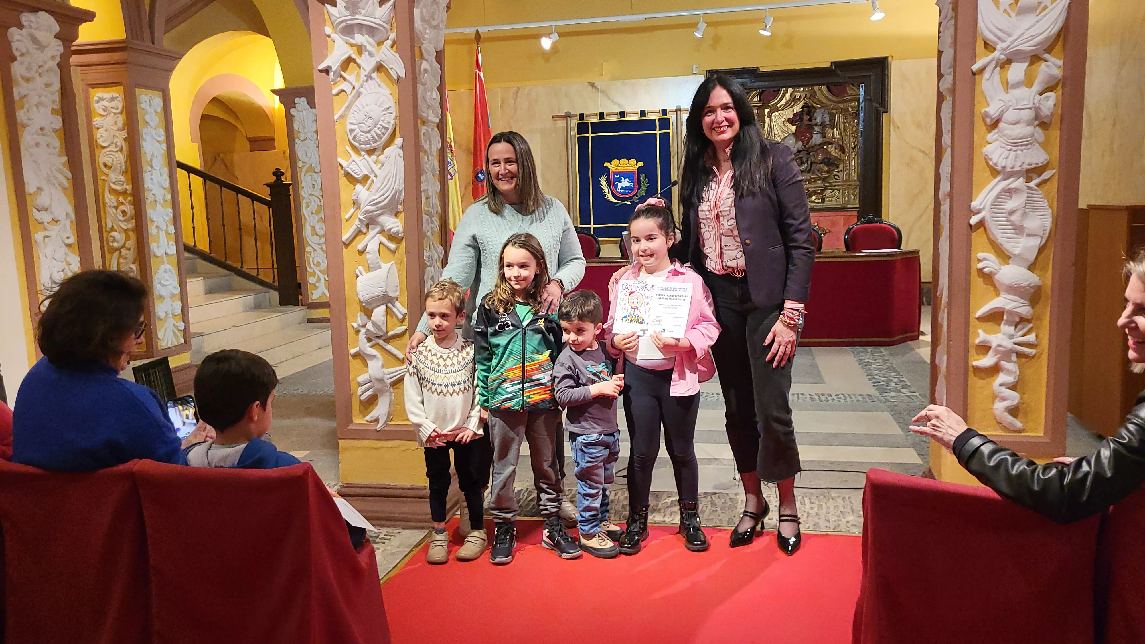 Acto de entrega de los premios del concurso de disfraces y comparsas de Carnaval 2025 de Huesca. Foto Mercedes Manterola