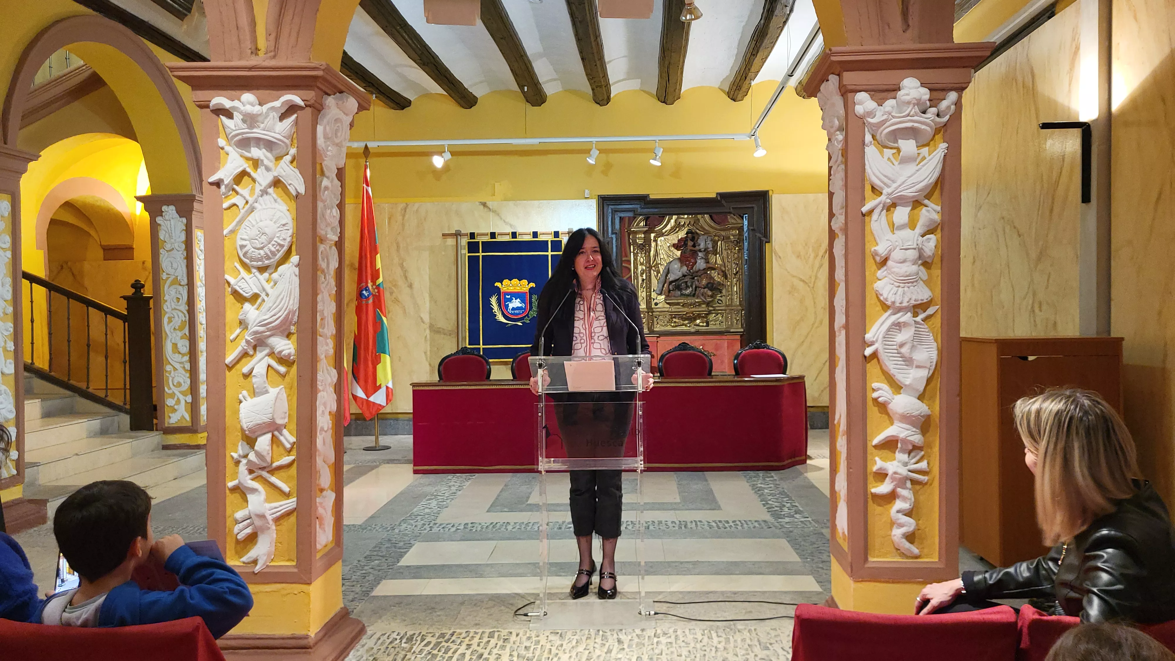 Acto de entrega de los premios del concurso de disfraces y comparsas de Carnaval 2025 de Huesca. Foto Mercedes Manterola