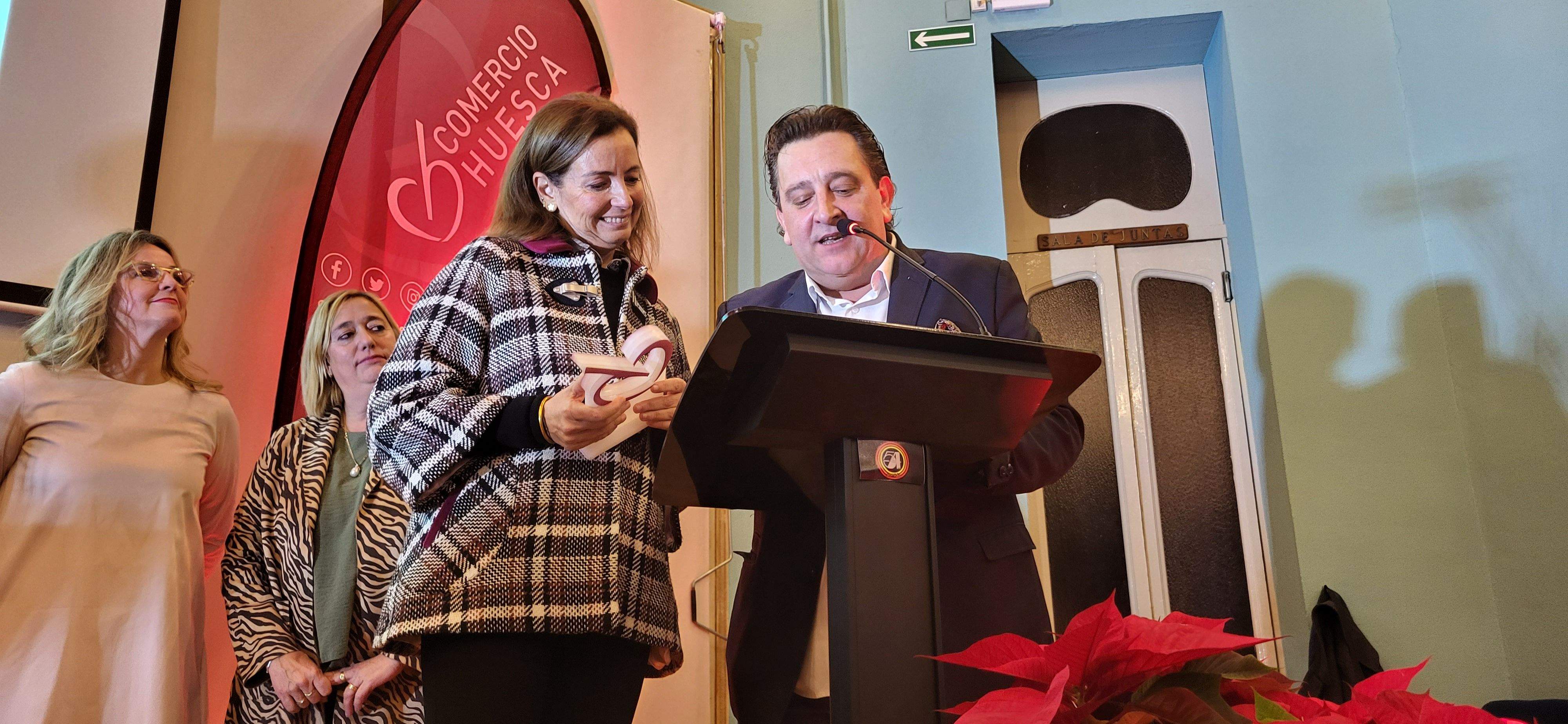 Imágenes del brindis solidario del comercio de Huesca. Foto Myriam Martínez 