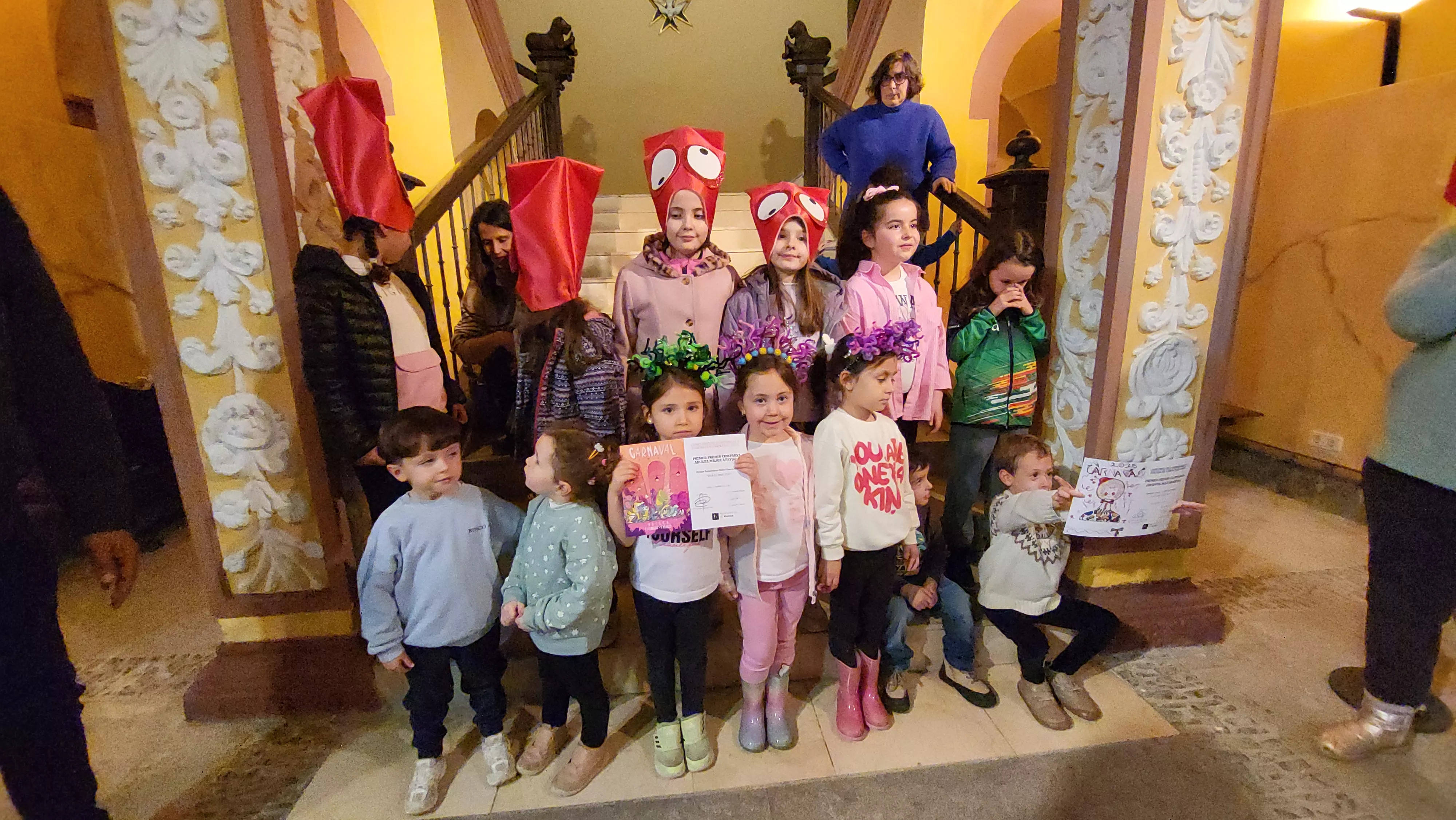 Acto de entrega de los premios del concurso de disfraces y comparsas de Carnaval 2025 de Huesca. Foto Mercedes Manterola