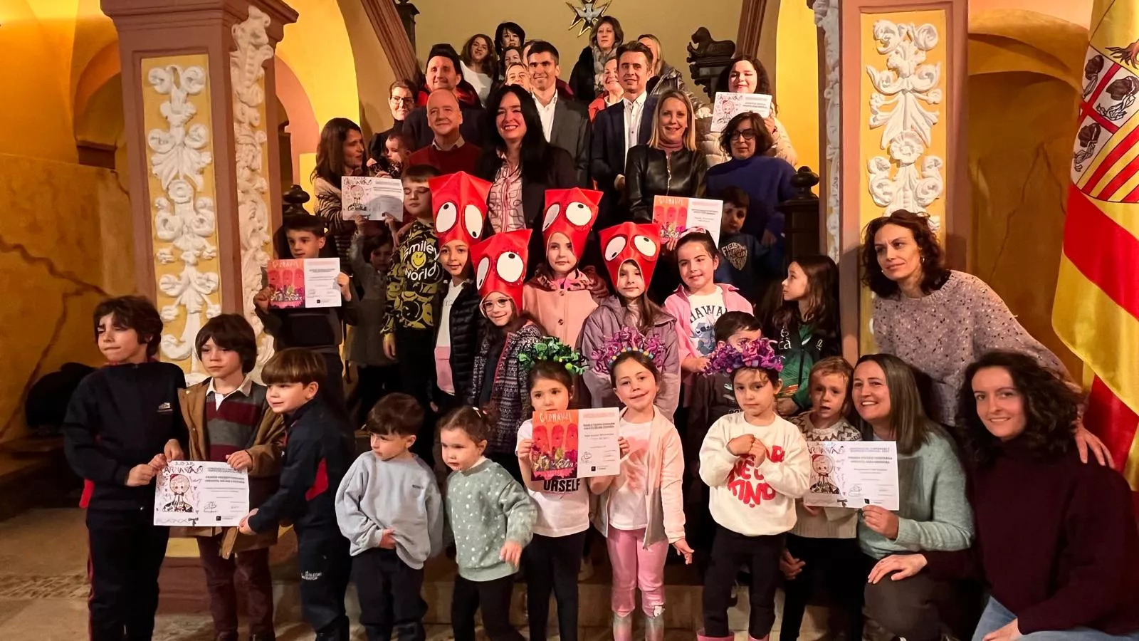 Acto de entrega de los premios del concurso de disfraces y comparsas de Carnaval 2025 de Huesca. Foto Mercedes Manterola