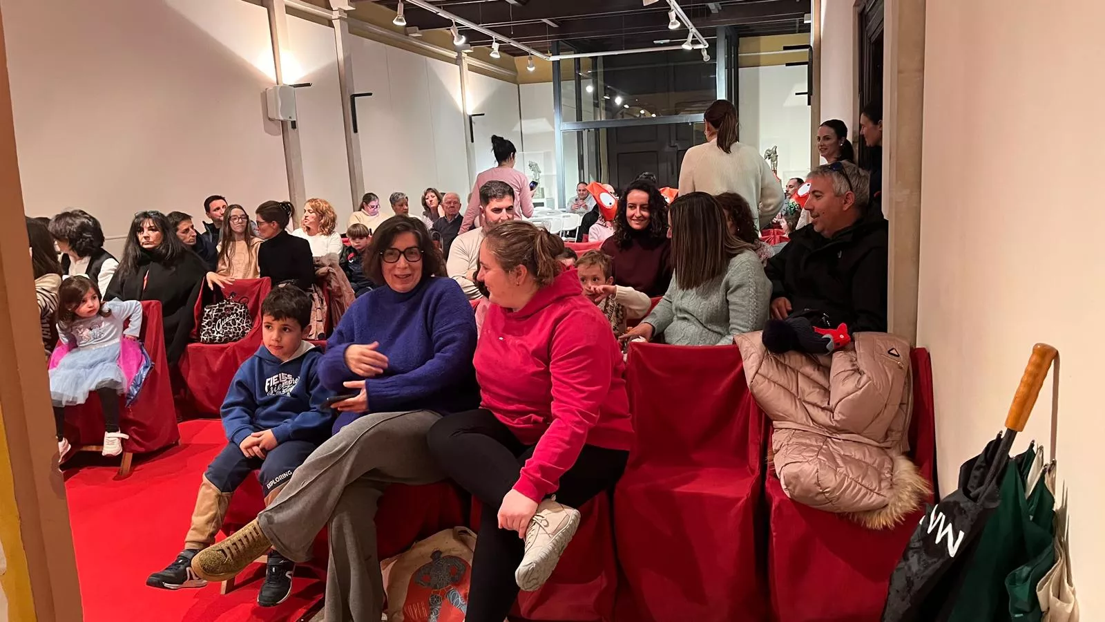 Acto de entrega de los premios del concurso de disfraces y comparsas de Carnaval 2025 de Huesca. Foto Mercedes Manterola