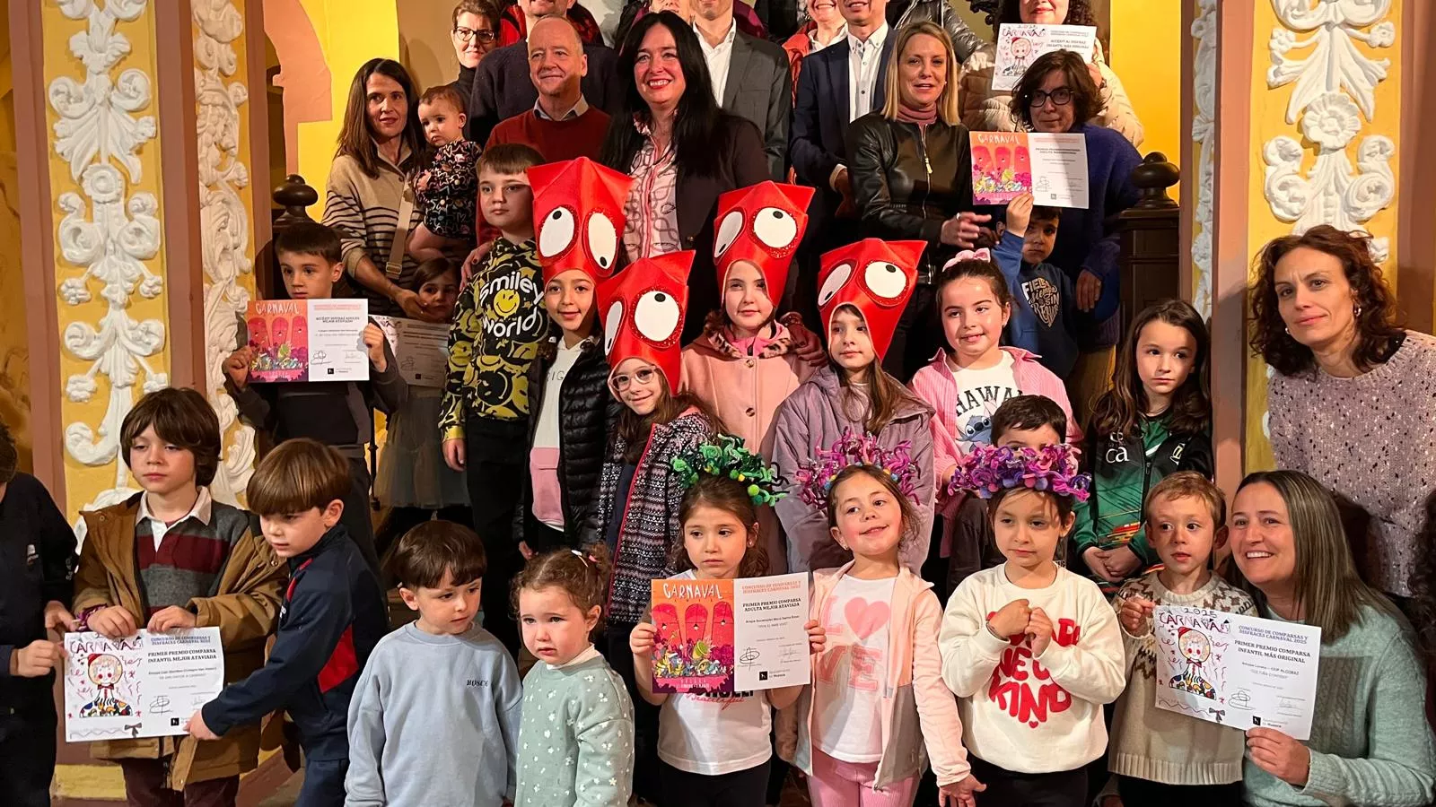 Acto de entrega de los premios del concurso de disfraces y comparsas de Carnaval 2025 de Huesca. Foto Mercedes Manterola