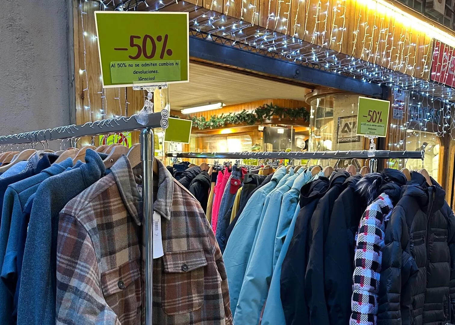 Cerca de treinta comercios participan en el Remate Final de Invierno de Jaca. Cerca de treinta comercios participan en el Remate Final de Invierno de Jaca.