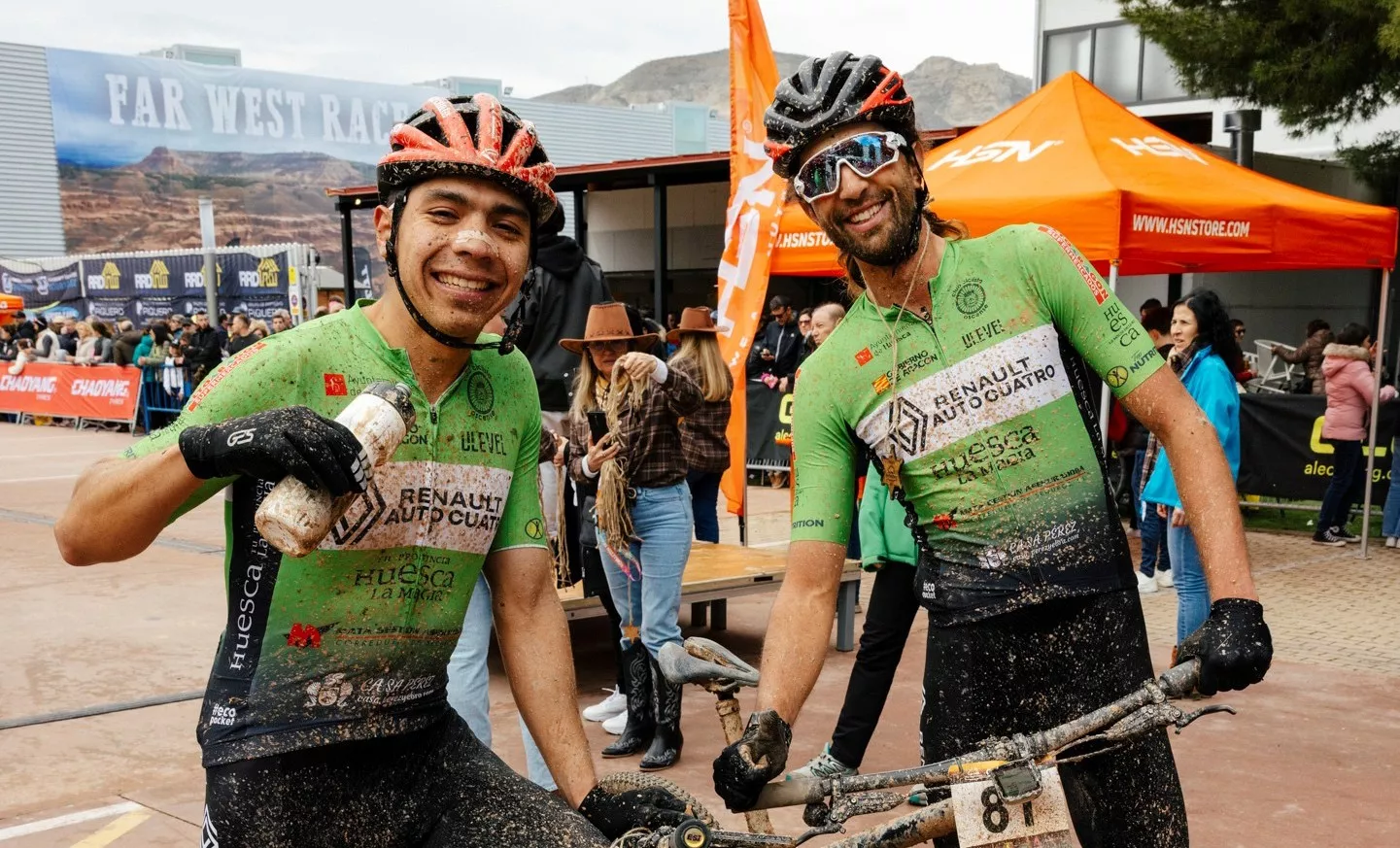 En la Sierra de Armantes, y sobre un terreno semejante al lejano oeste, se celebró una nueva edición de la Far West con la participación de los élites del Huesca La Magia Renault Auto Cuatro