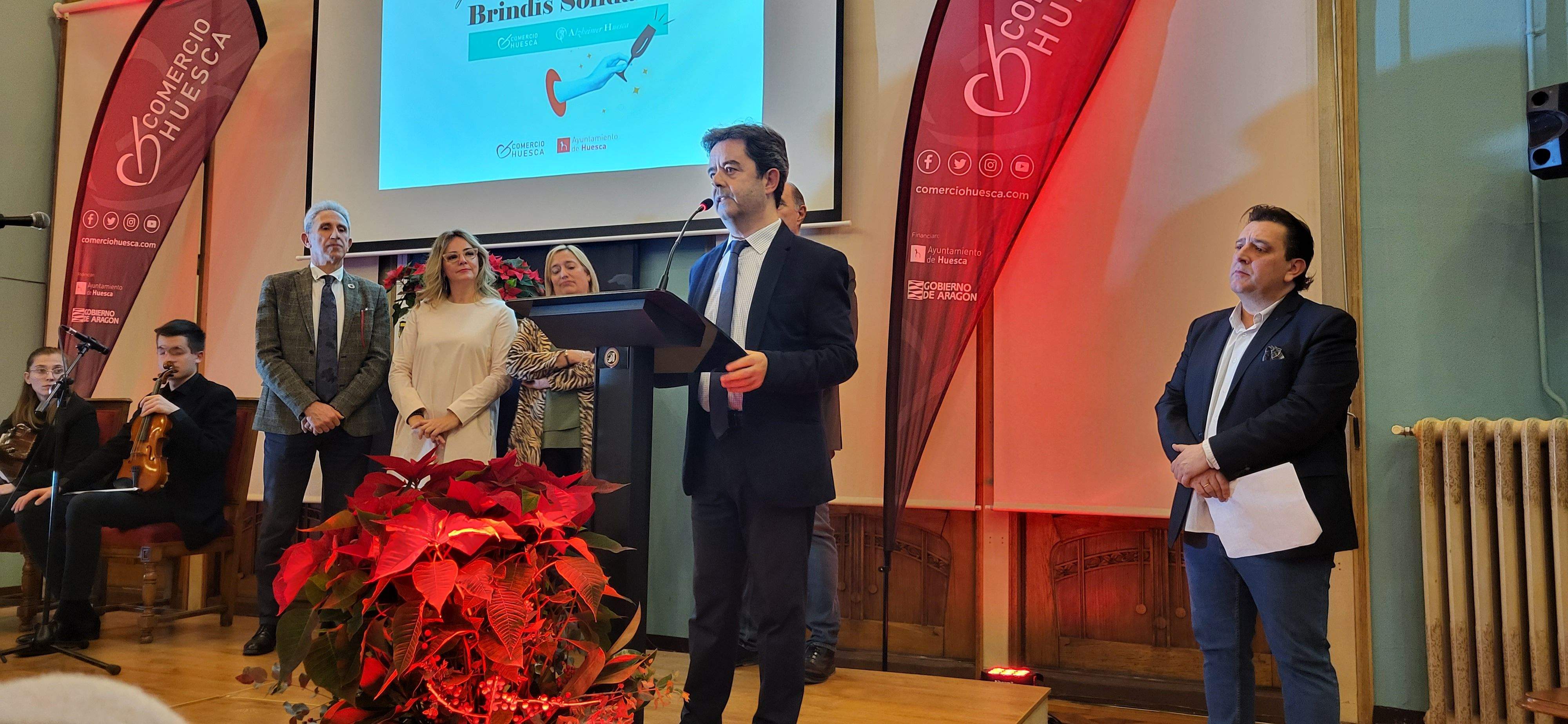 Imágenes del brindis solidario del comercio de Huesca. Foto Myriam Martínez 