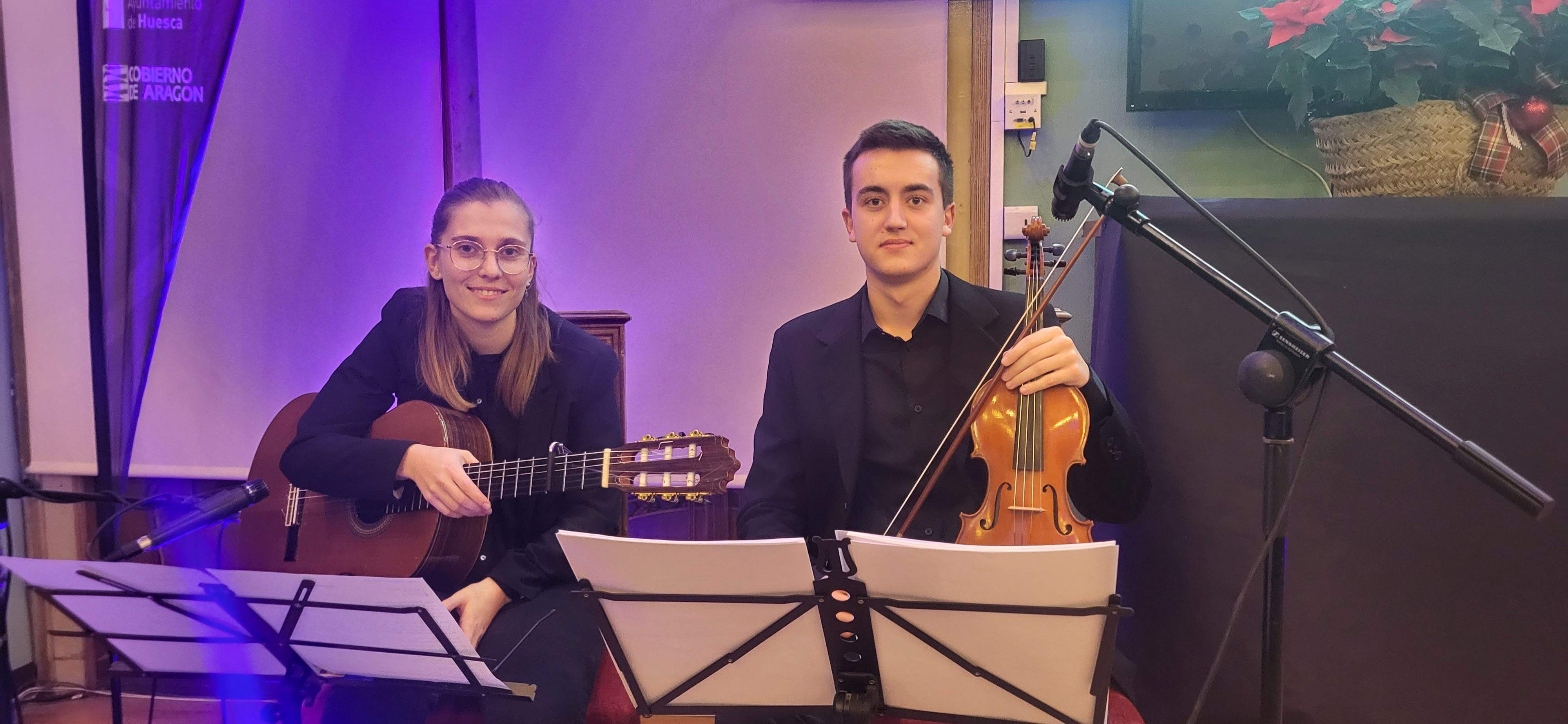 Imágenes del brindis solidario del comercio de Huesca. Foto Myriam Martínez 