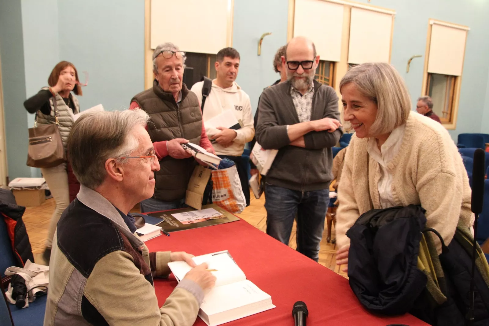 Julián Casanova presenta su libro "Franco" en Huesca. Foto Carlos Neofato