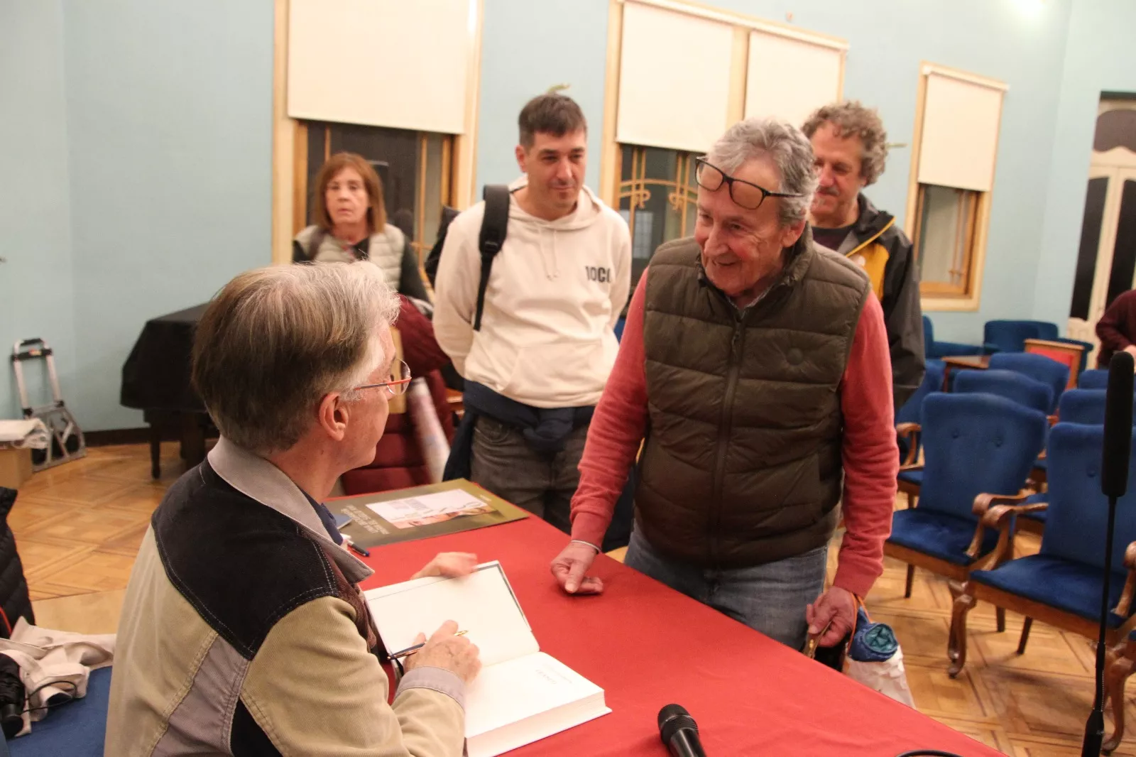 Julián Casanova presenta su libro "Franco" en Huesca. Foto Carlos Neofato