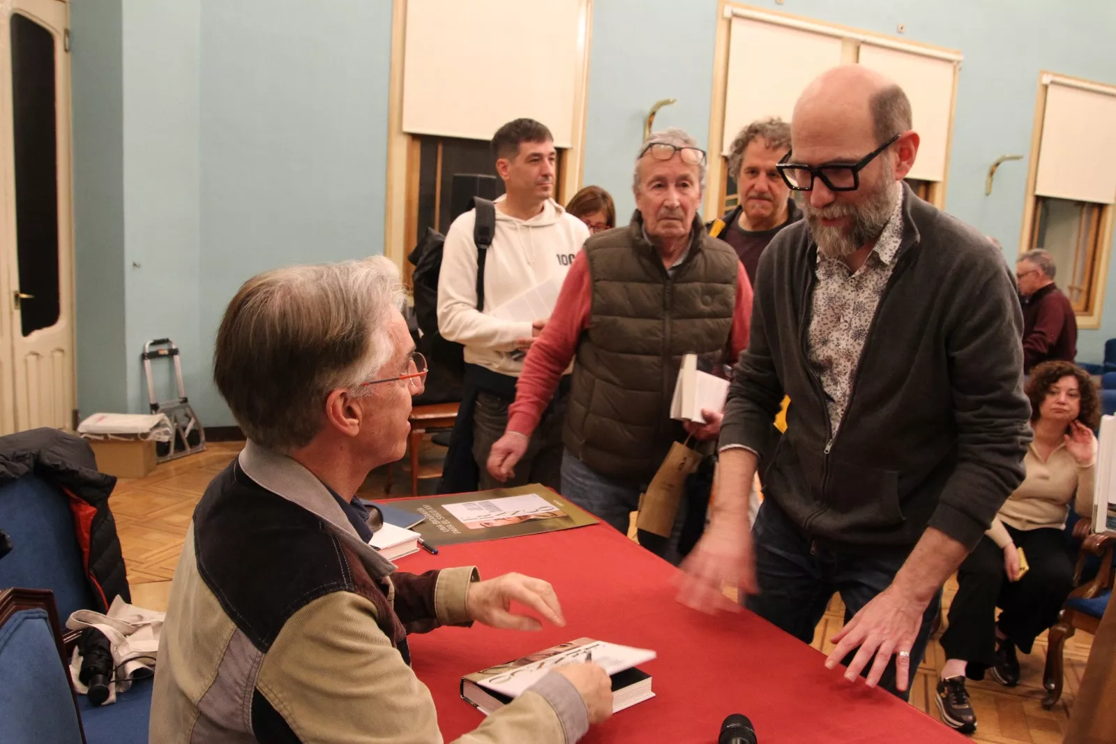 Julián Casanova presenta su libro "Franco" en Huesca. Foto Carlos Neofato