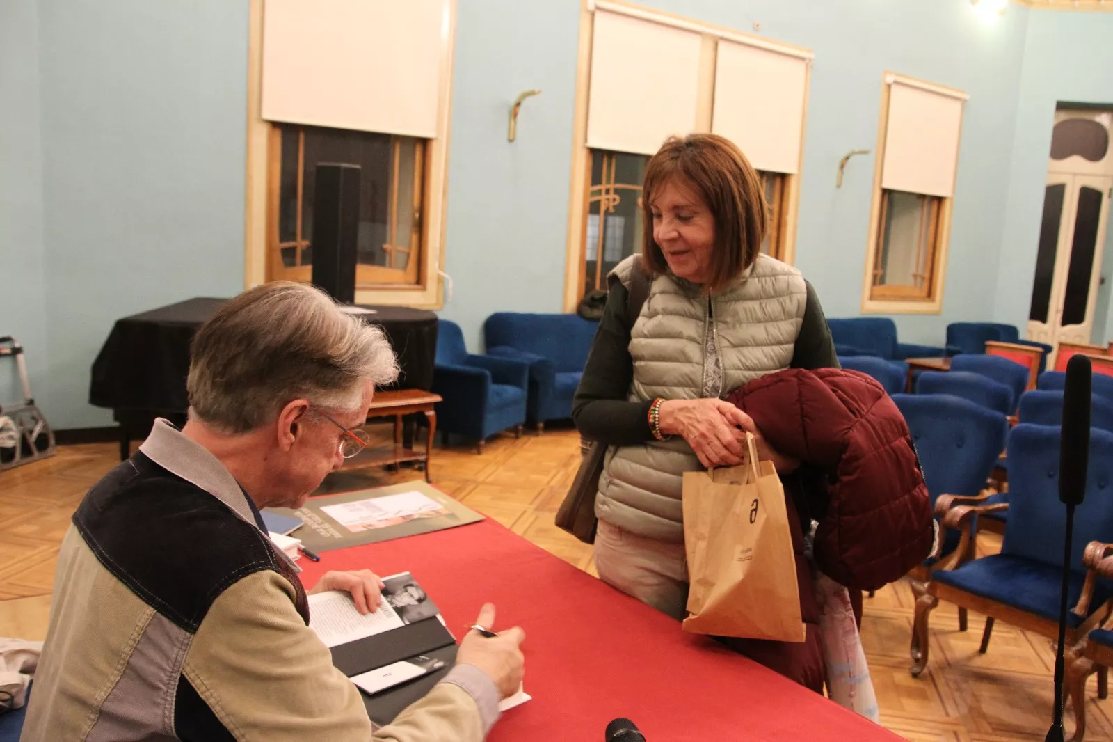 Julián Casanova presenta su libro "Franco" en Huesca. Foto Carlos Neofato