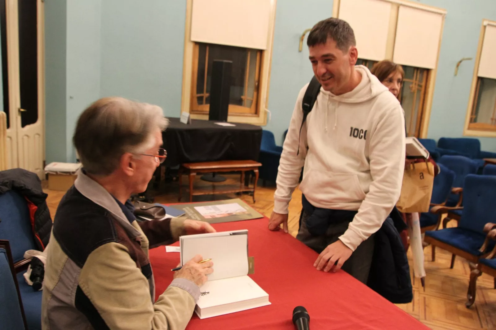 Julián Casanova presenta su libro "Franco" en Huesca. Foto Carlos Neofato