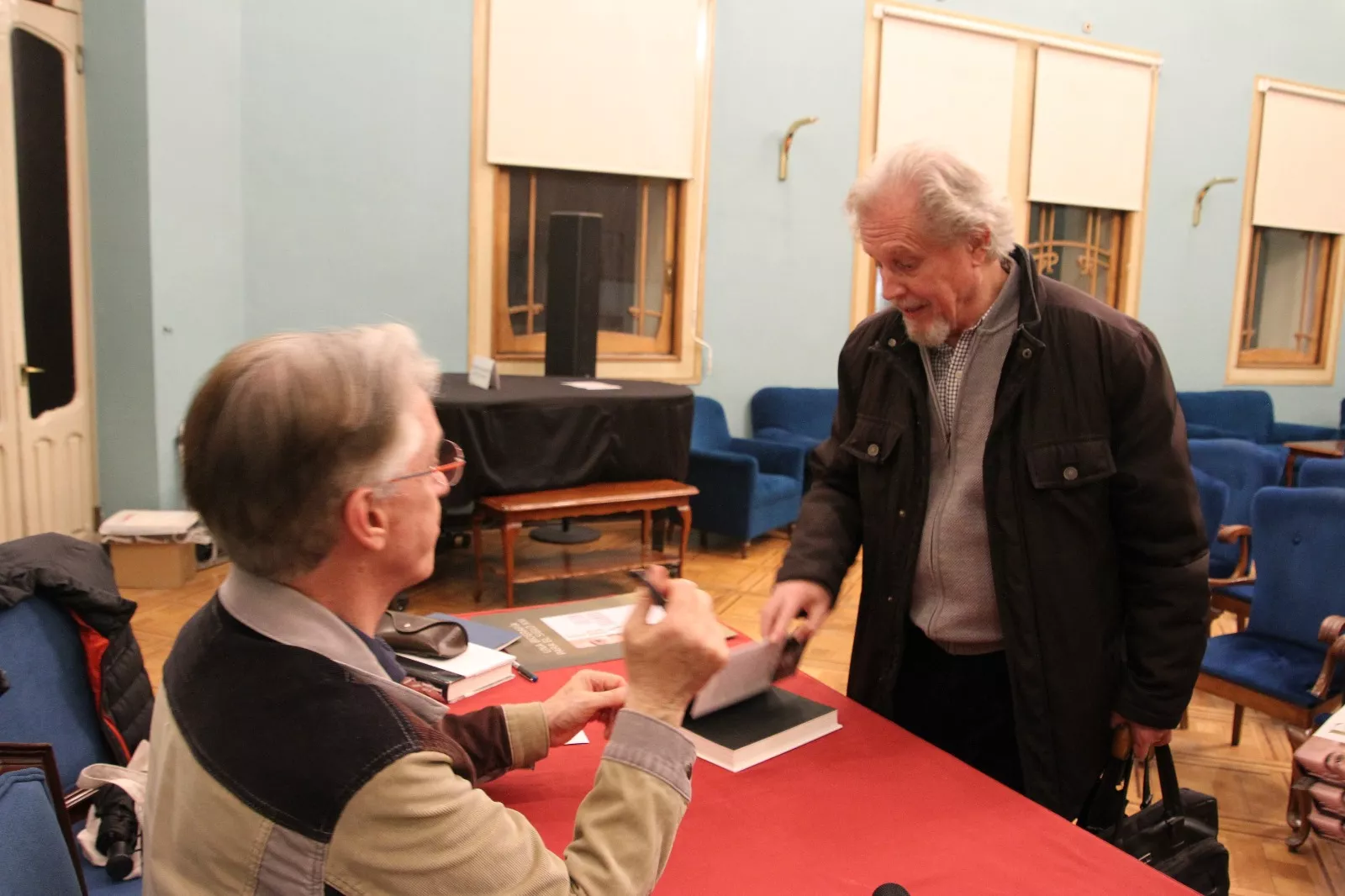 Julián Casanova presenta su libro "Franco" en Huesca. Foto Carlos Neofato