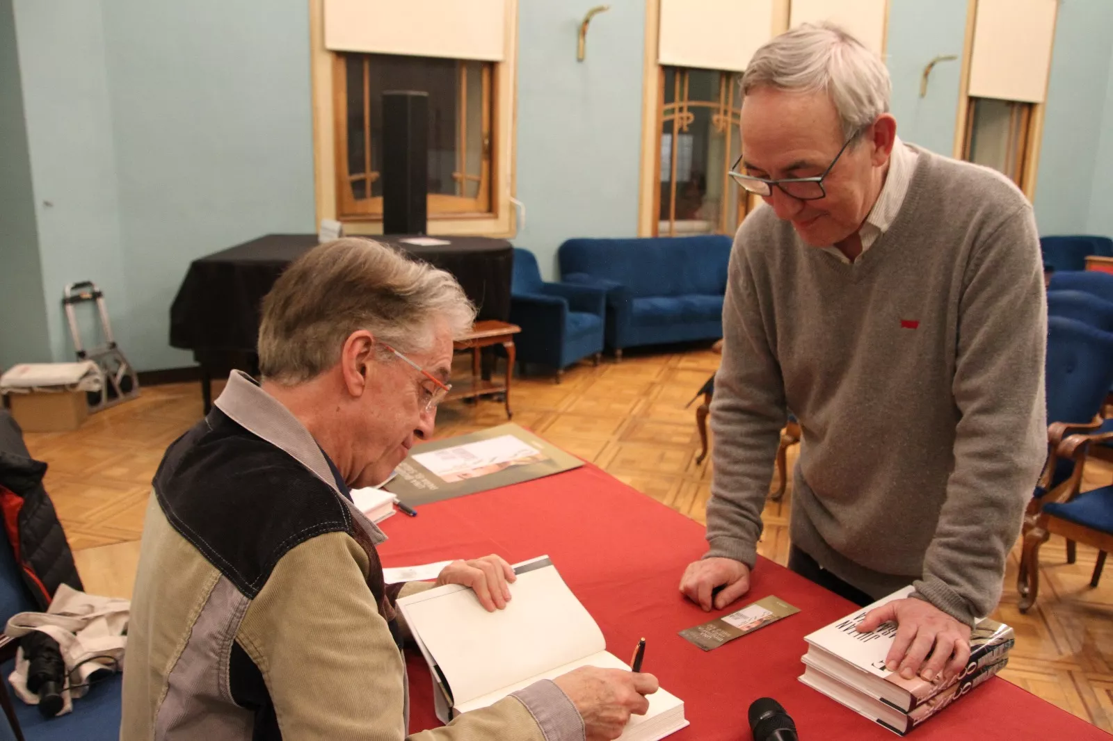 Julián Casanova presenta su libro "Franco" en Huesca. Foto Carlos Neofato