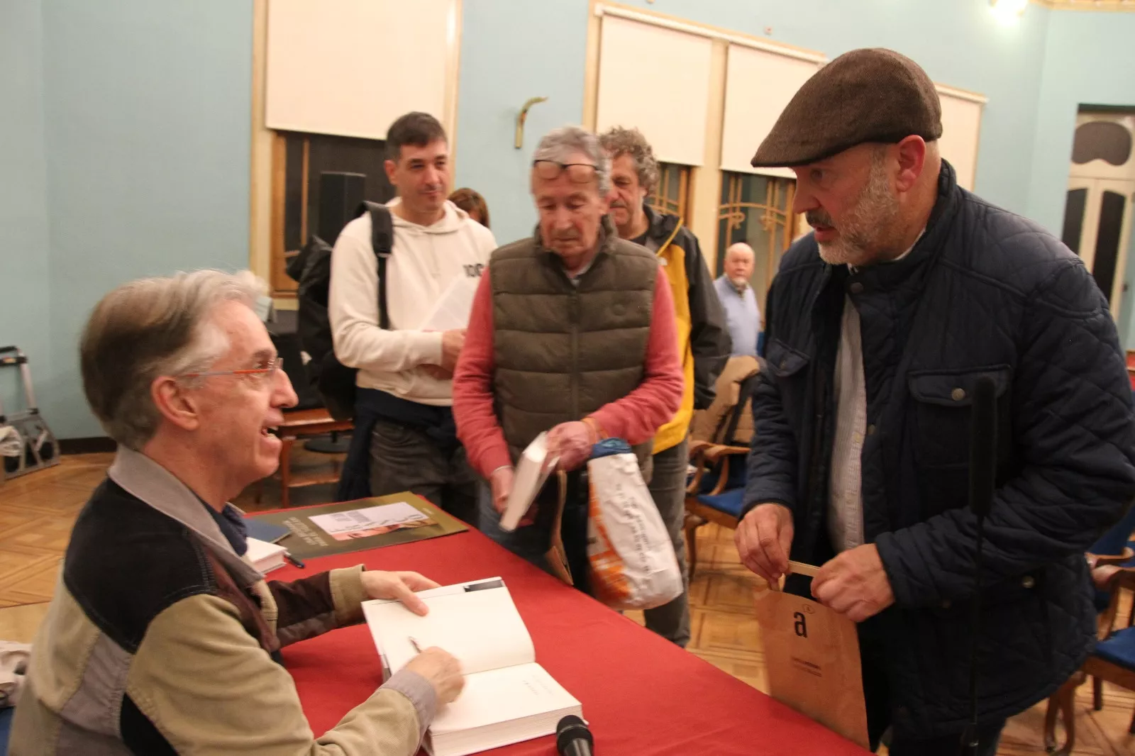 Julián Casanova presenta su libro "Franco" en Huesca. Foto Carlos Neofato