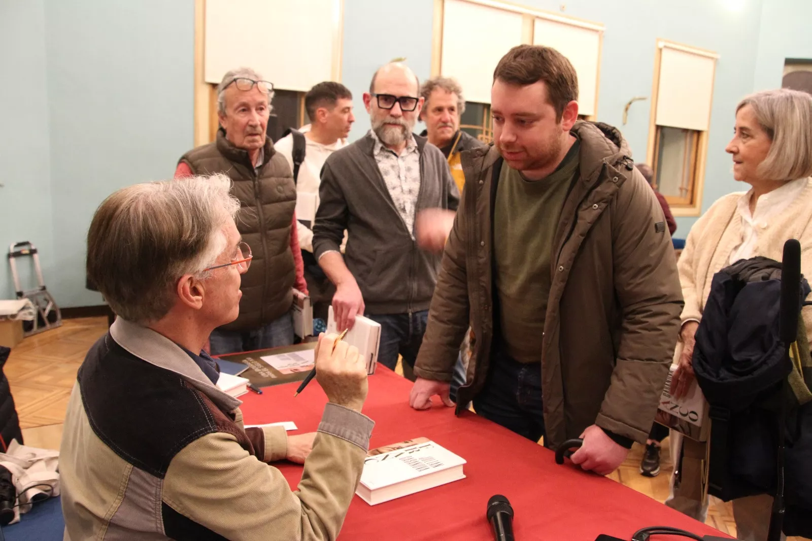 Julián Casanova presenta su libro "Franco" en Huesca. Foto Carlos Neofato