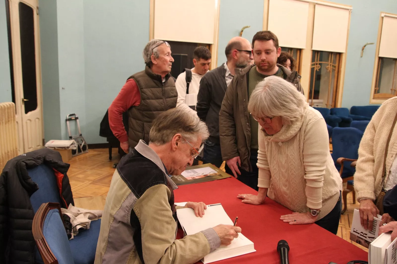 Julián Casanova presenta su libro "Franco" en Huesca. Foto Carlos Neofato