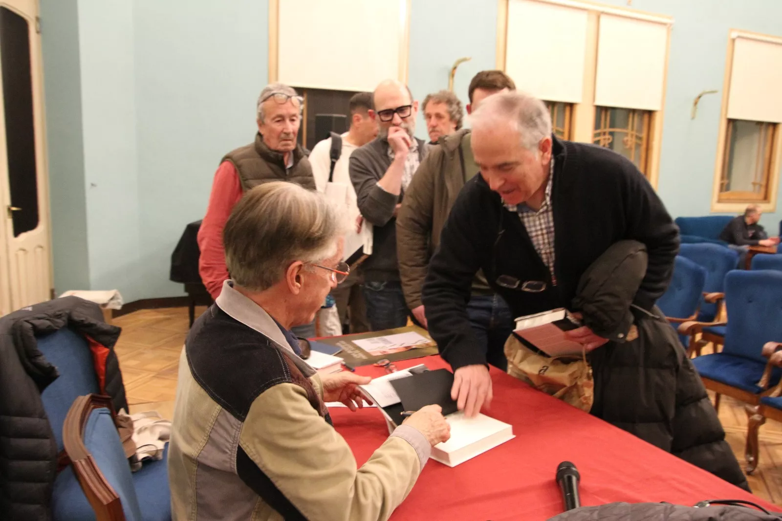 Julián Casanova presenta su libro "Franco" en Huesca. Foto Carlos Neofato