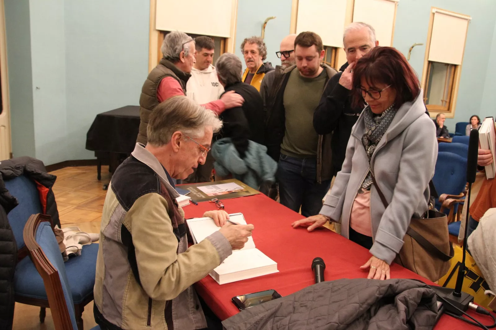 Julián Casanova presenta su libro "Franco" en Huesca. Foto Carlos Neofato