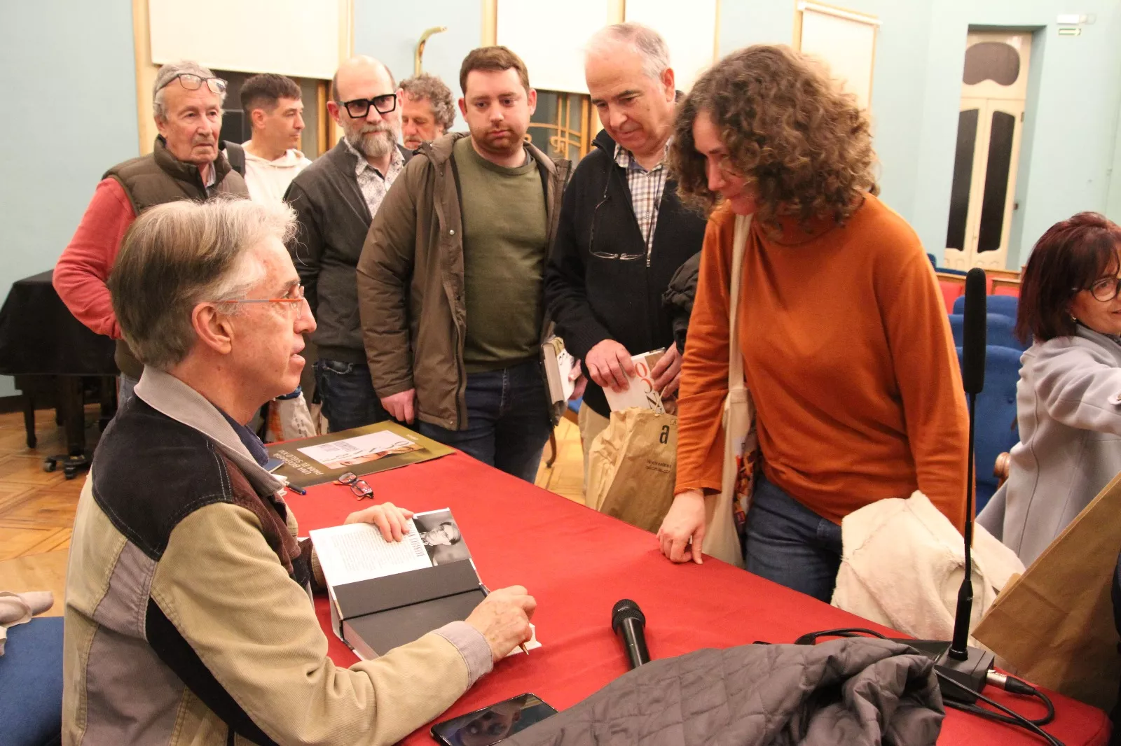 Julián Casanova presenta su libro "Franco" en Huesca. Foto Carlos Neofato