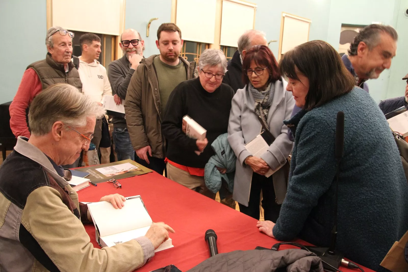 Julián Casanova presenta su libro "Franco" en Huesca. Foto Carlos Neofato