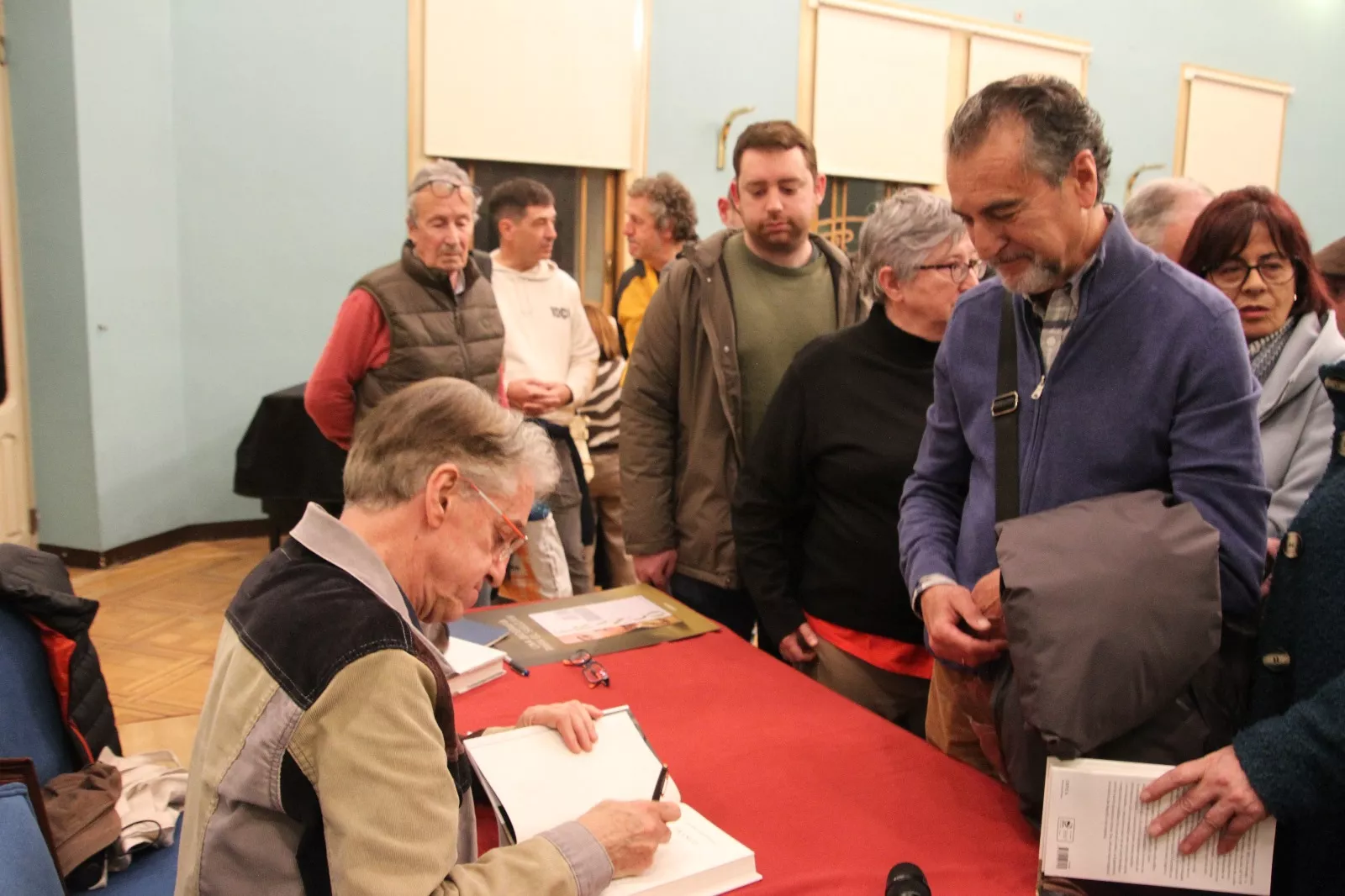 Julián Casanova presenta su libro "Franco" en Huesca. Foto Carlos Neofato
