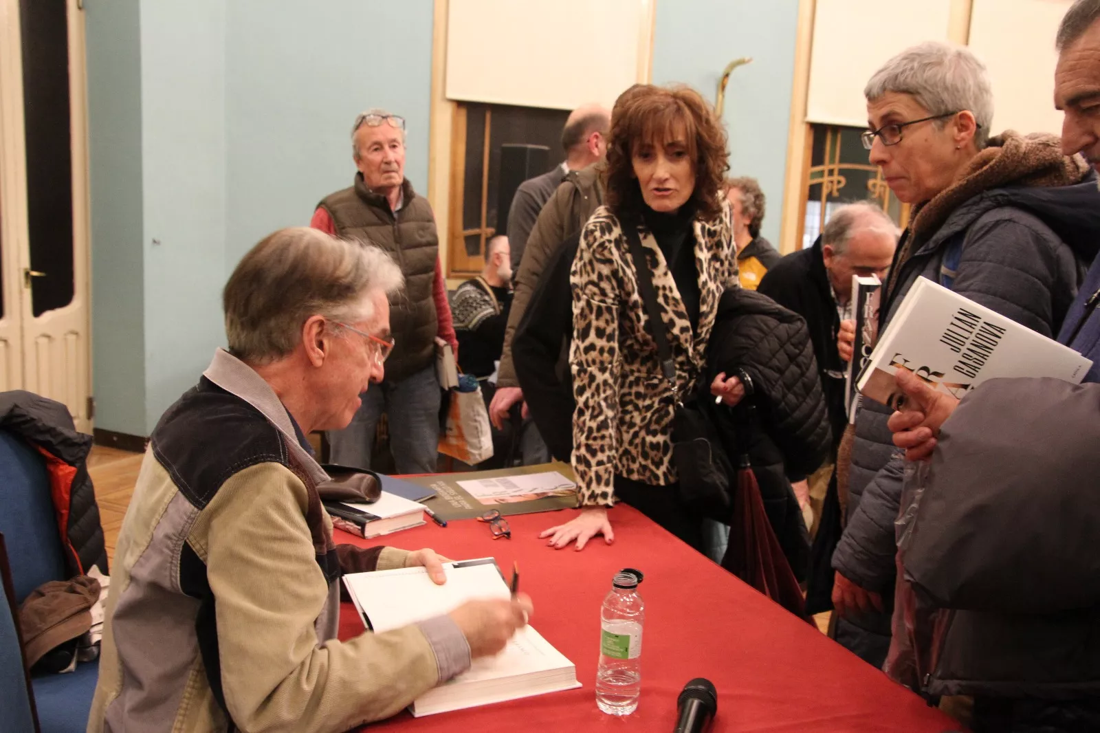 Julián Casanova presenta su libro "Franco" en Huesca. Foto Carlos Neofato