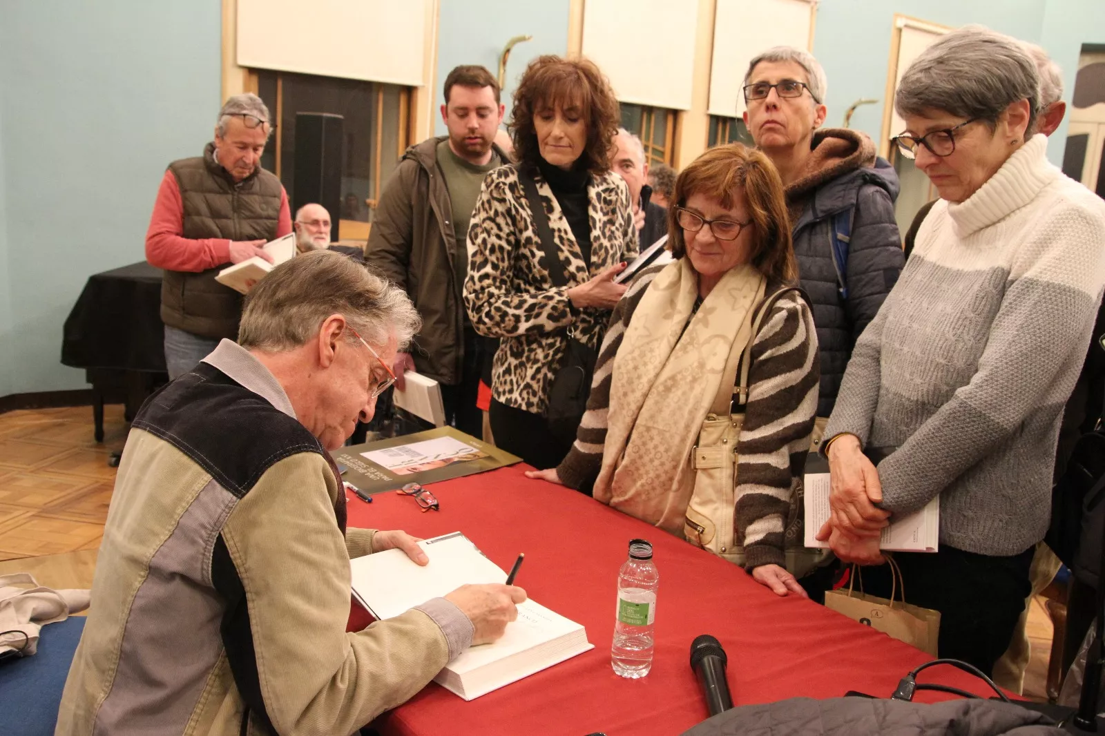 Julián Casanova presenta su libro "Franco" en Huesca. Foto Carlos Neofato