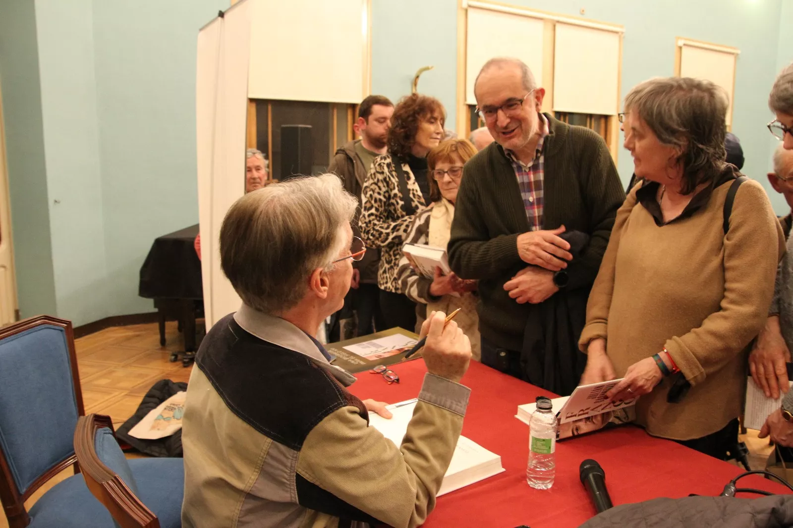 Julián Casanova presenta su libro "Franco" en Huesca. Foto Carlos Neofato
