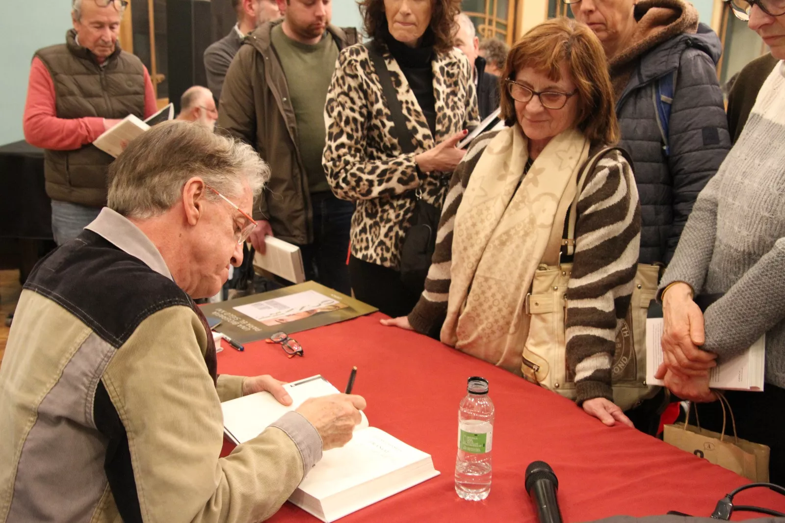 Julián Casanova presenta su libro "Franco" en Huesca. Foto Carlos Neofato