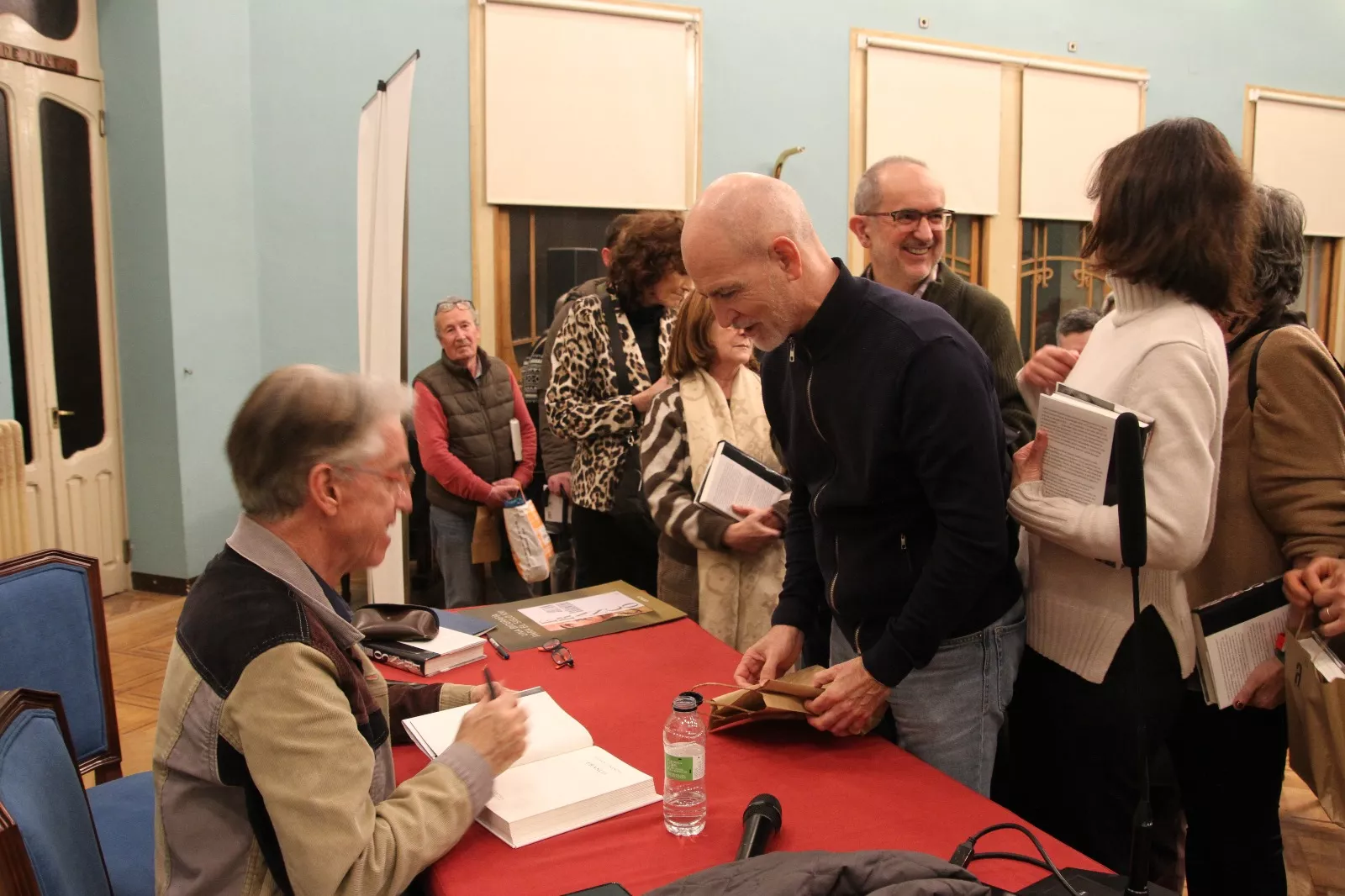 Julián Casanova presenta su libro "Franco" en Huesca. Foto Carlos Neofato