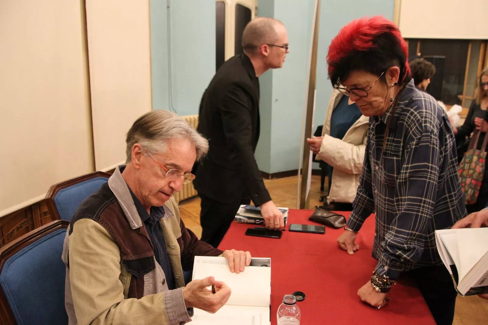 Julián Casanova presenta su libro "Franco" en Huesca. Foto Carlos Neofato