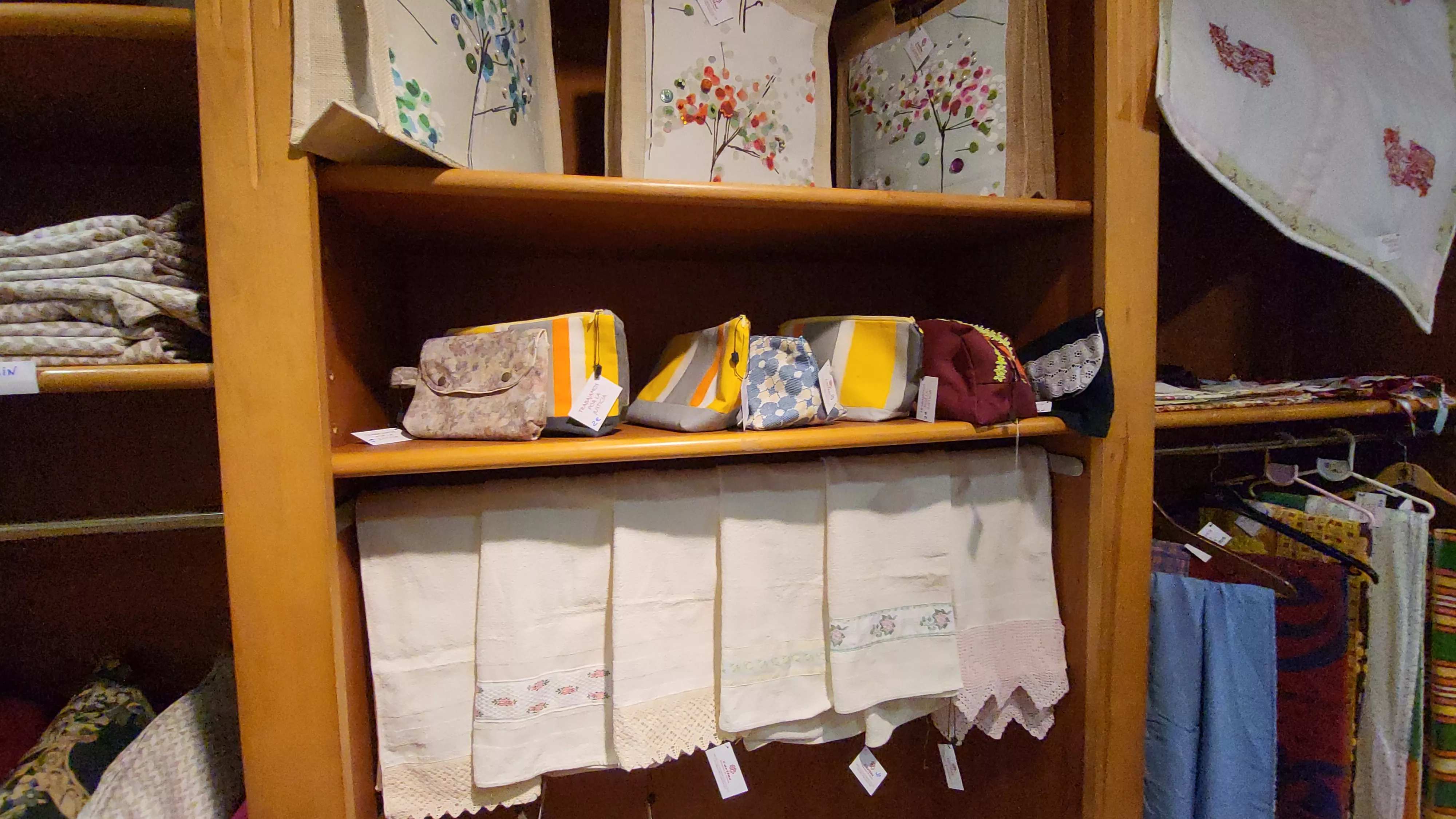 Rastrillo de Cáritas Huesca en los antiguos locales de Rodrigo López.