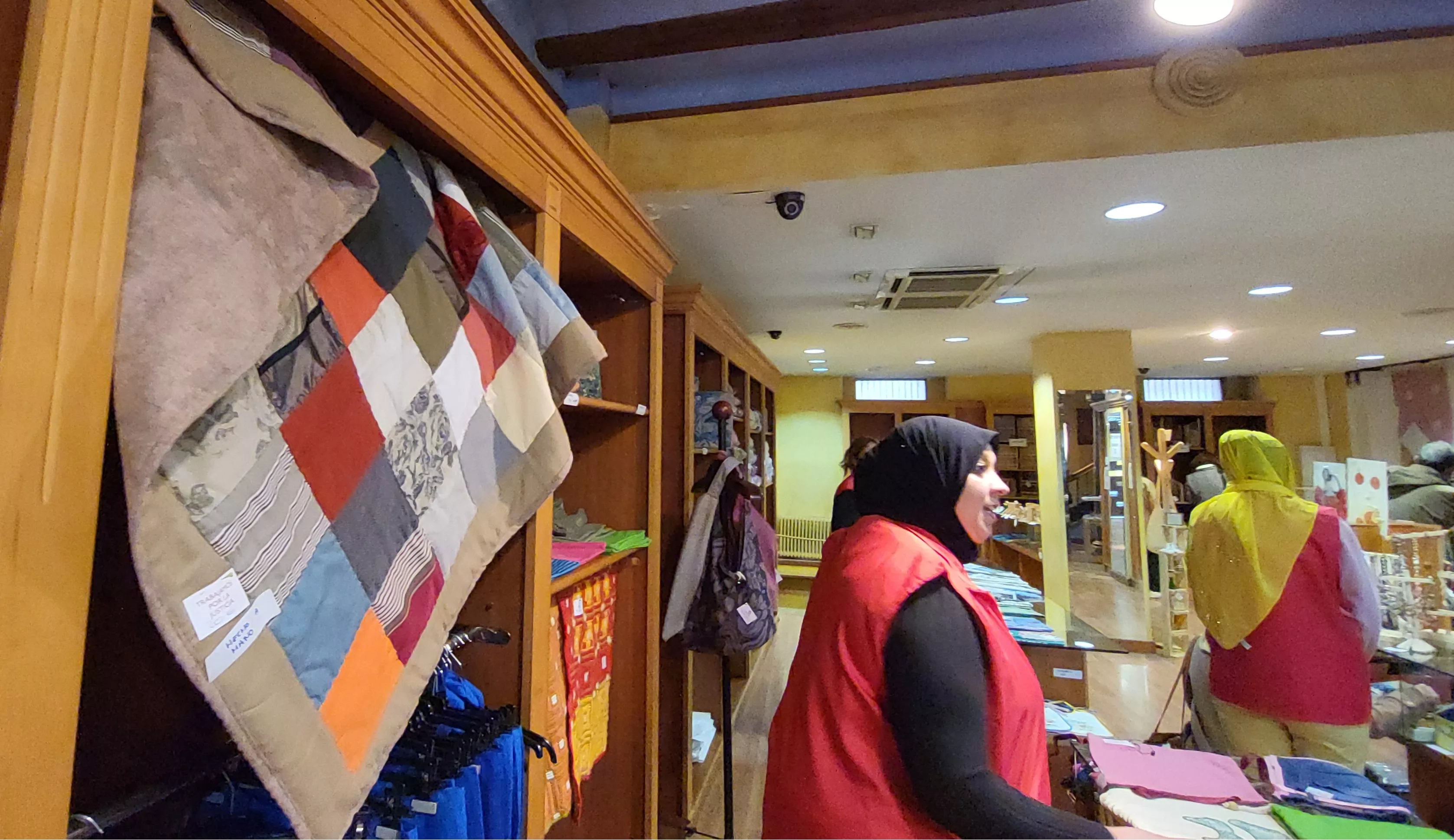 Rastrillo de Cáritas Huesca en los antiguos locales de Rodrigo López.