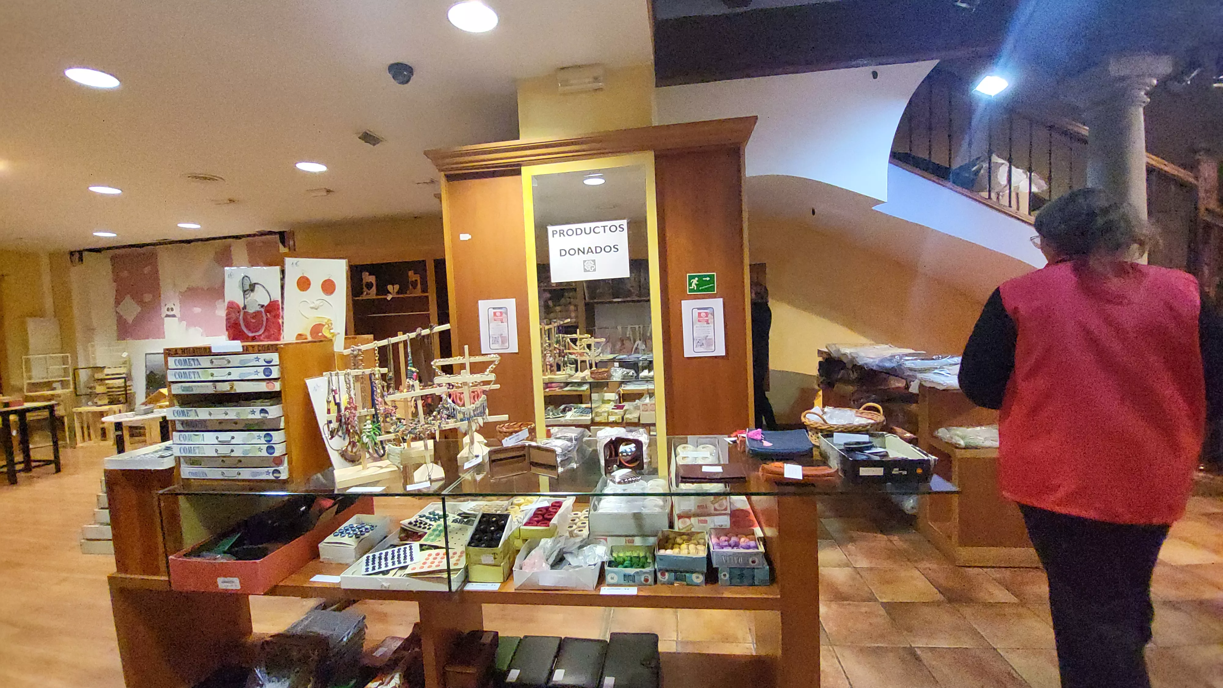 Rastrillo de Cáritas Huesca en los antiguos locales de Rodrigo López.