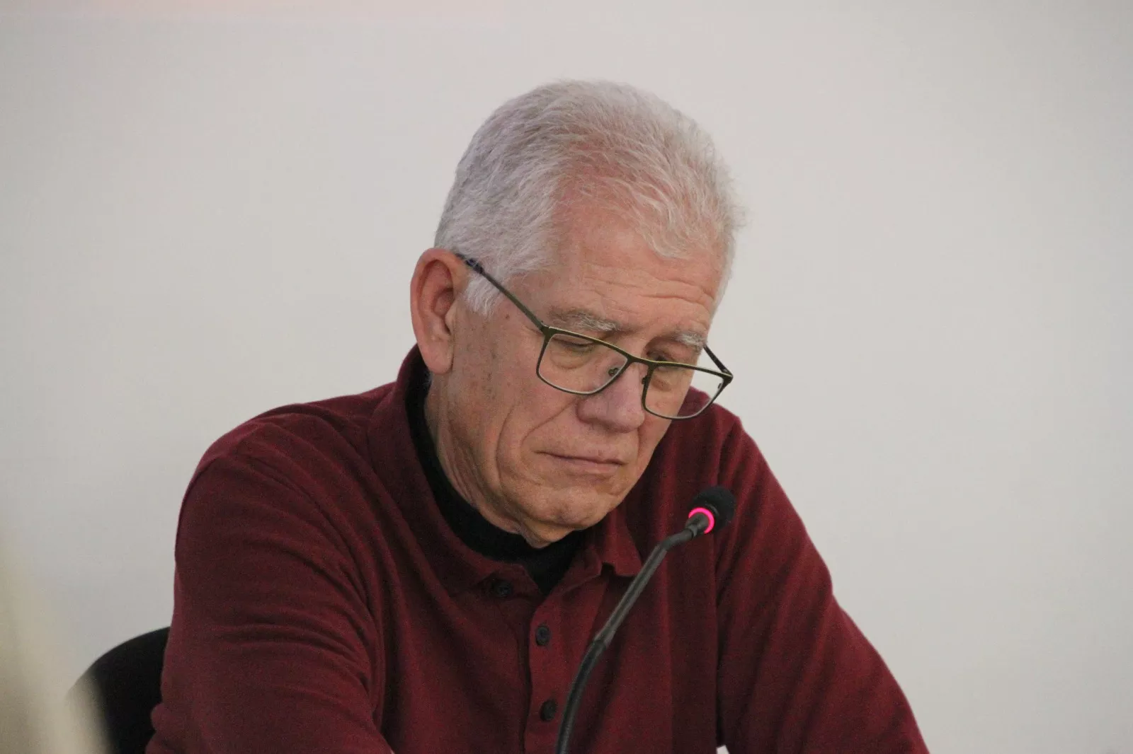 Charla de Antonio Matinero en la Uned de Sabiñánigo. Foto Carlos Neofato