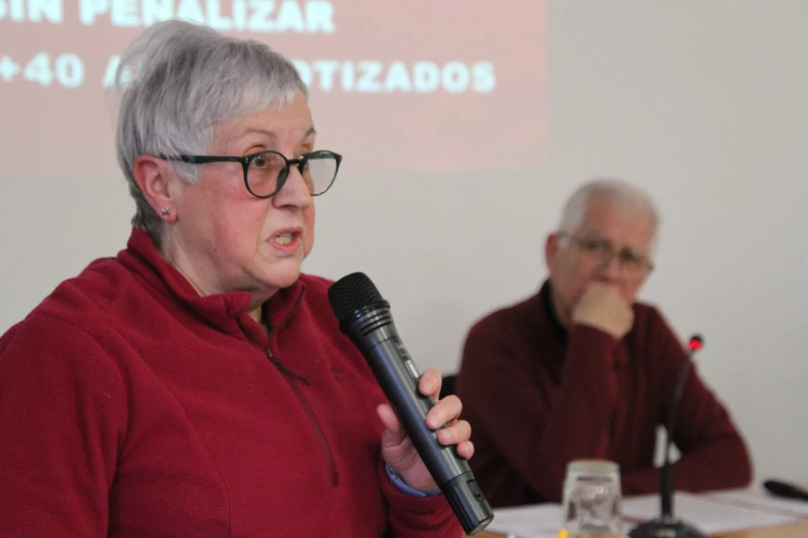 Charla de Antonio Matinero en la Uned de Sabiñánigo. Foto Carlos Neofato