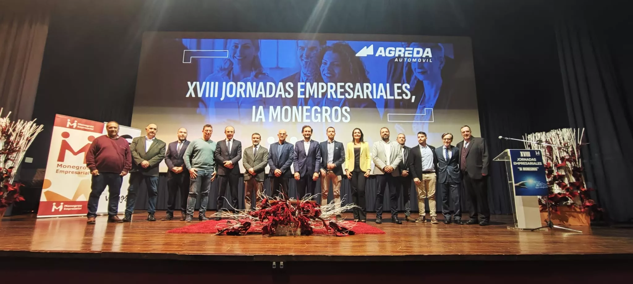Autoridades presentes en las jornadas donde se lanzó la idea de un certamen gastronómico con el nombre de José Luis Yzuel