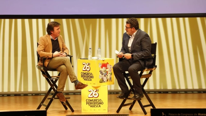 Javier Visiers y Julián Quirós, de Cope y ABC, en la clausura del Congreso de Periodismo en Huesca