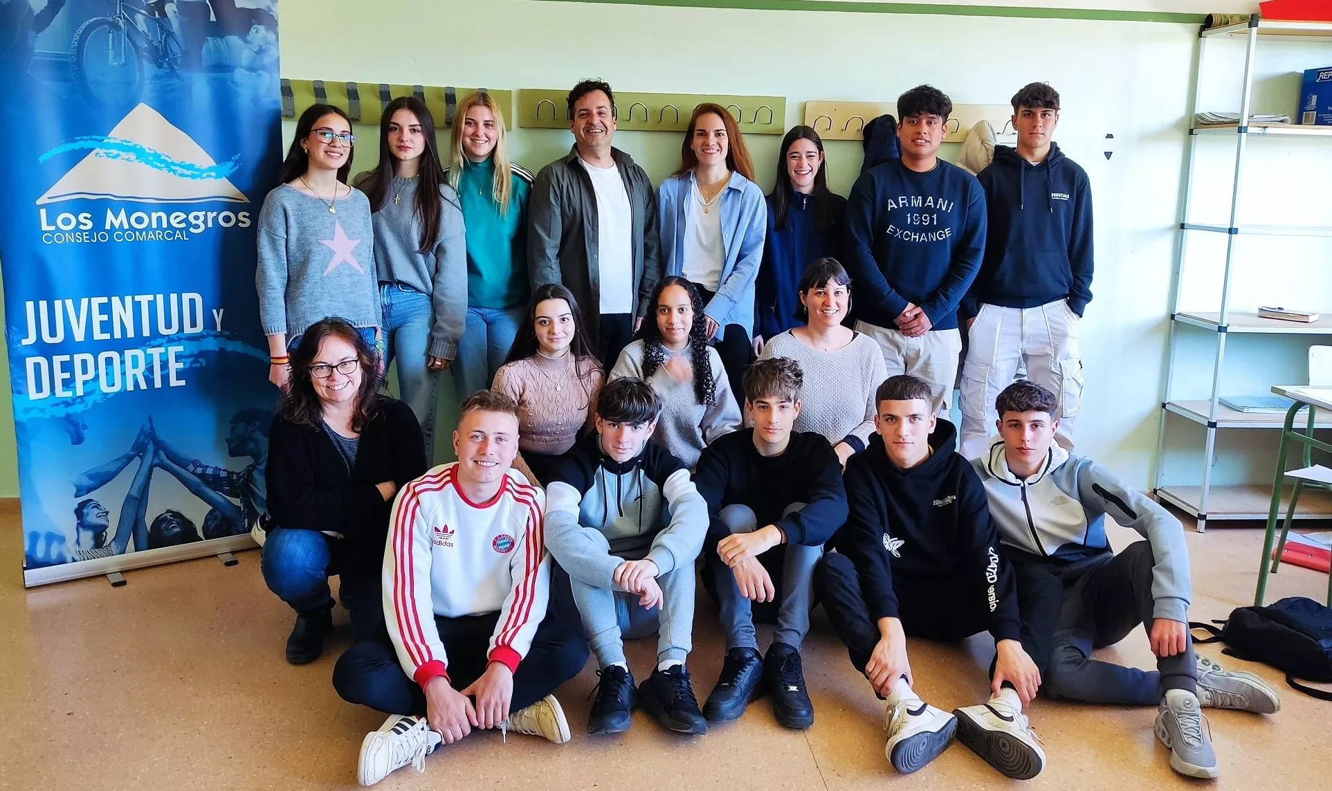 Óscar Gavín felicitó al equipo docente y alumnado del IES Monegros Gaspar Lax de Sariñena  ganador del premio.