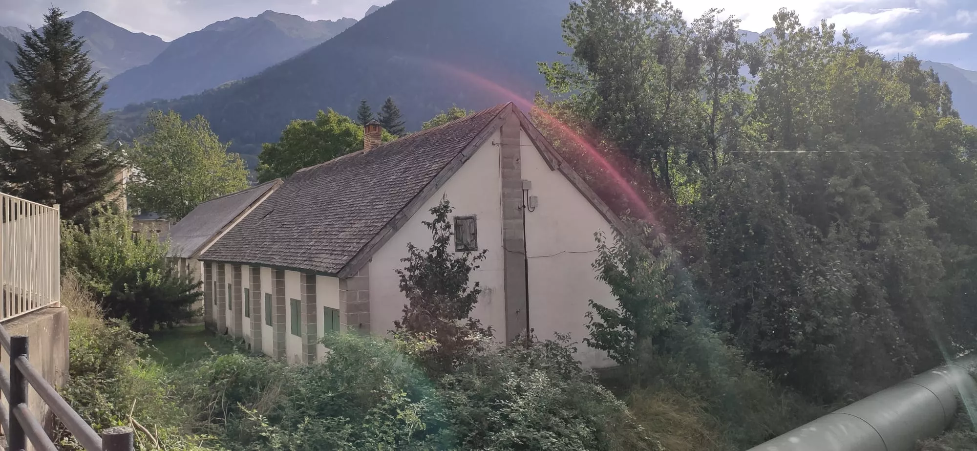 Esta zona en la mitad de Sallent puede ser usada para aparcamiento o vivienda