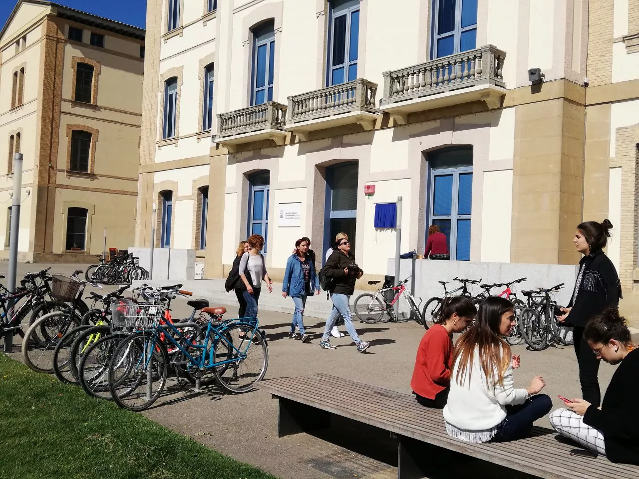 La Facultad de Empresa y Gestión Pública de Huesca acogerá el 11 de marzo el Hackathon The Wave 2026.