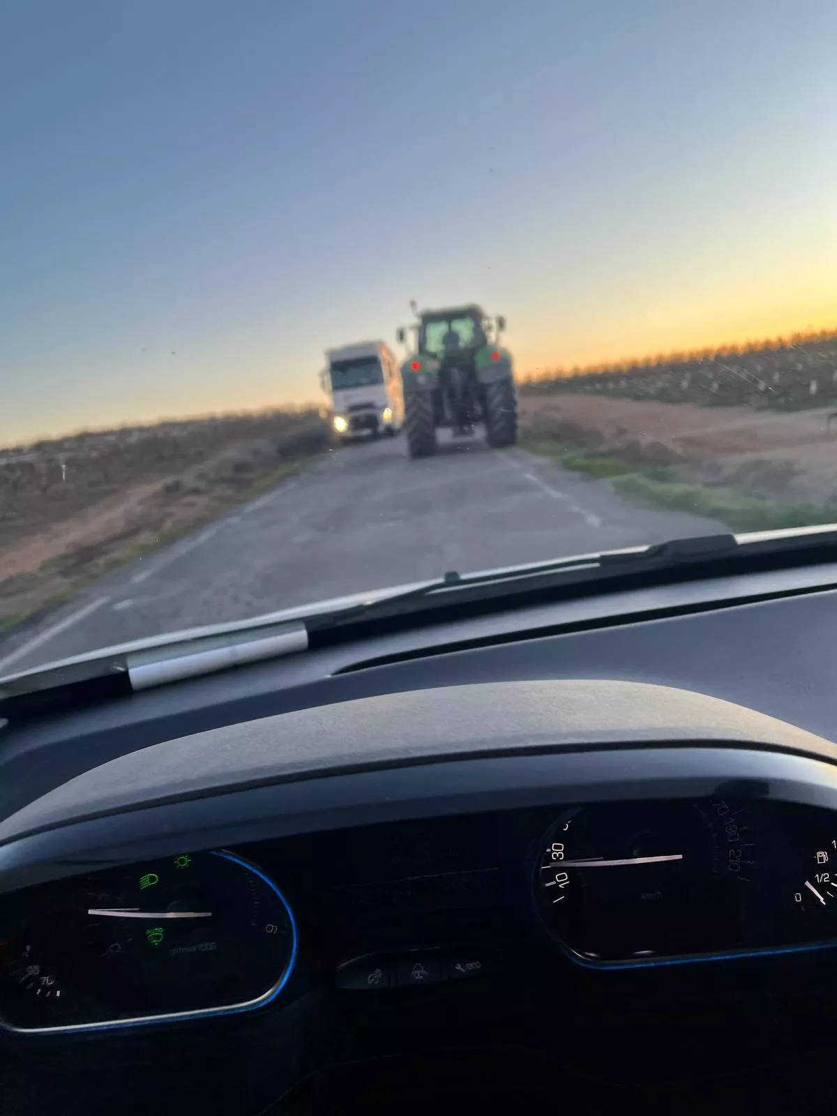 Carretera entre Albalate de Cinca y Esplús