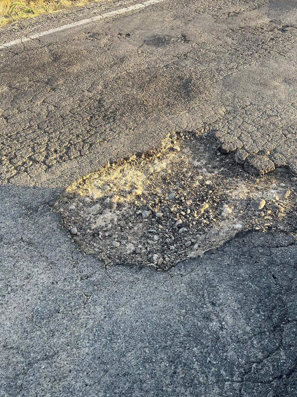 Carretera entre Albalate de Cinca y Esplús