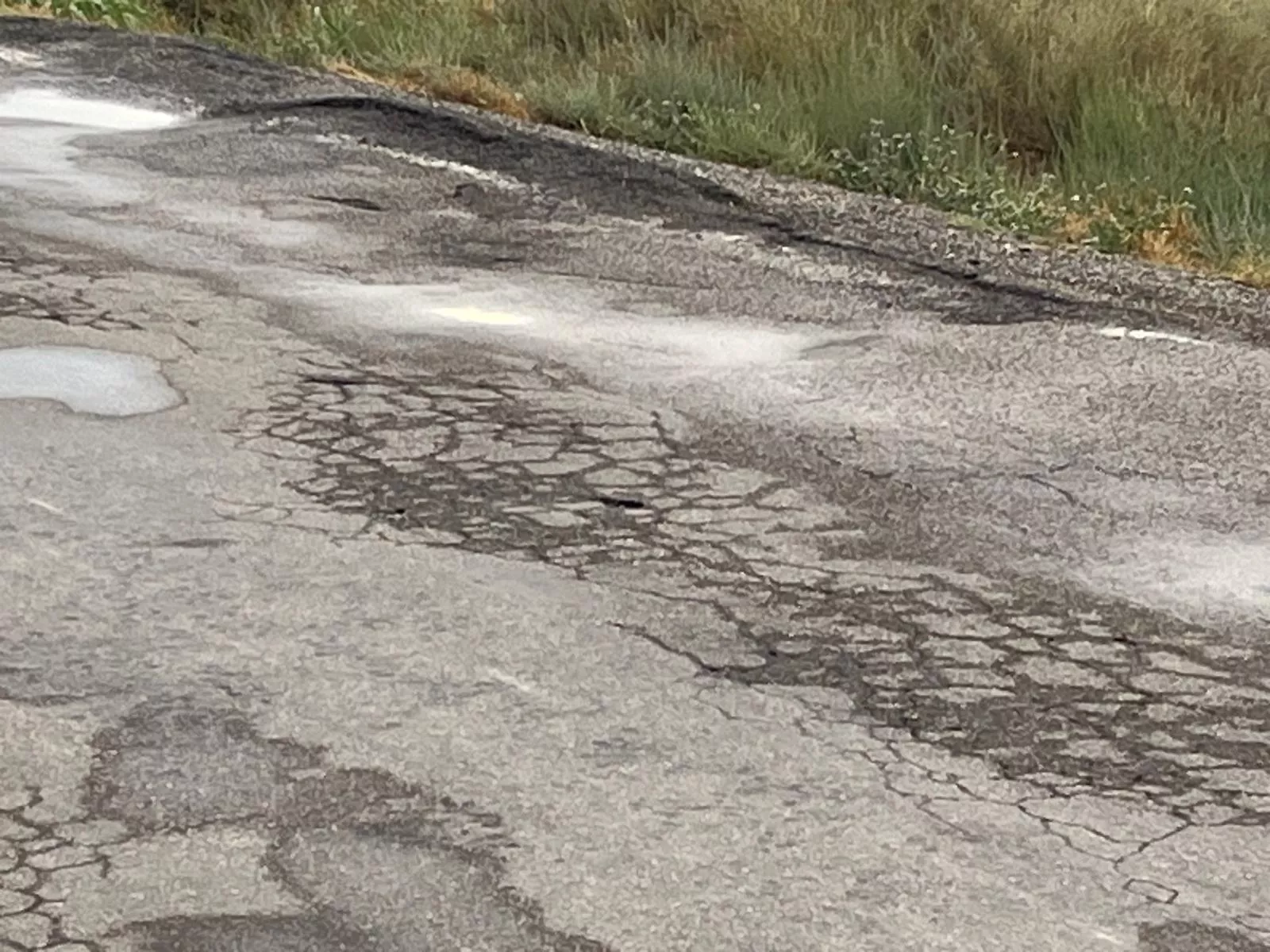 Carretera entre Albalate de Cinca y Esplús