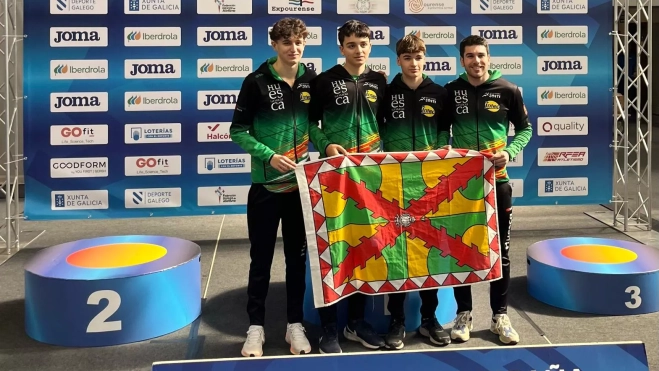 Lorien Lafontana (entrenador) con los tres atletas de Intec-Zoiti: Adrián Gil, Rubén Marco y Julen Torres. Lorien Lafontana (entrenador) con los tres atletas de Intec-Zoiti: Adrián Gil, Rubén Marco y Julen Torres.