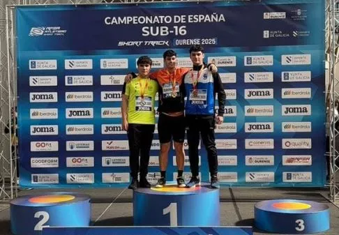 Rubén Cruz en lo más alto del podio de peso.