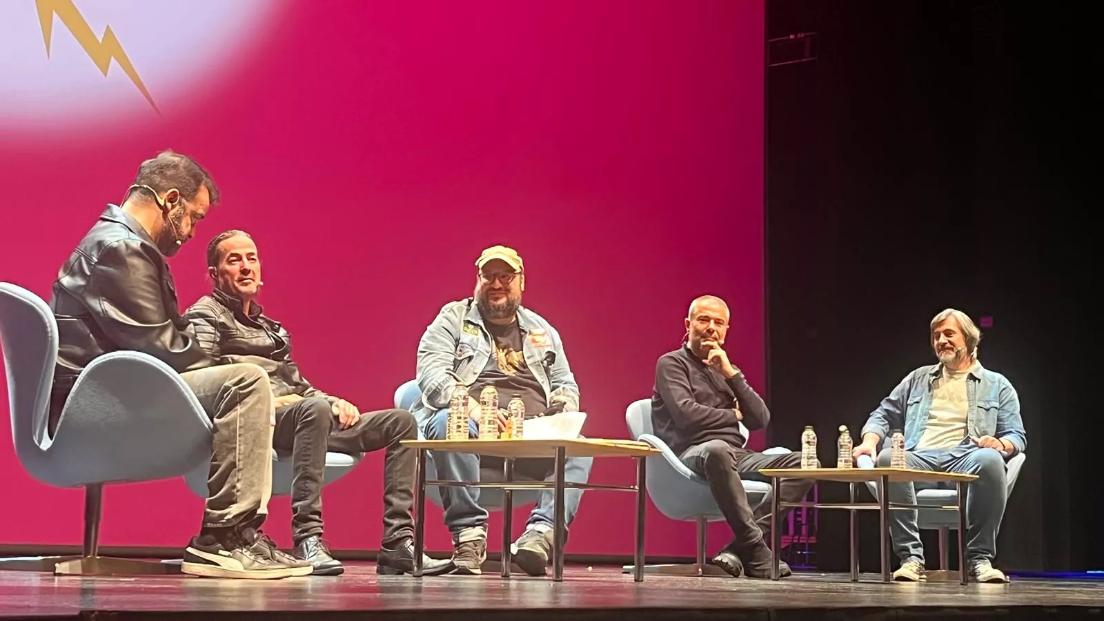 Mesa redonda sobre la historia de Héroes del Silencio en el Cosmos Festival 2025. Foto Mercedes Manterola