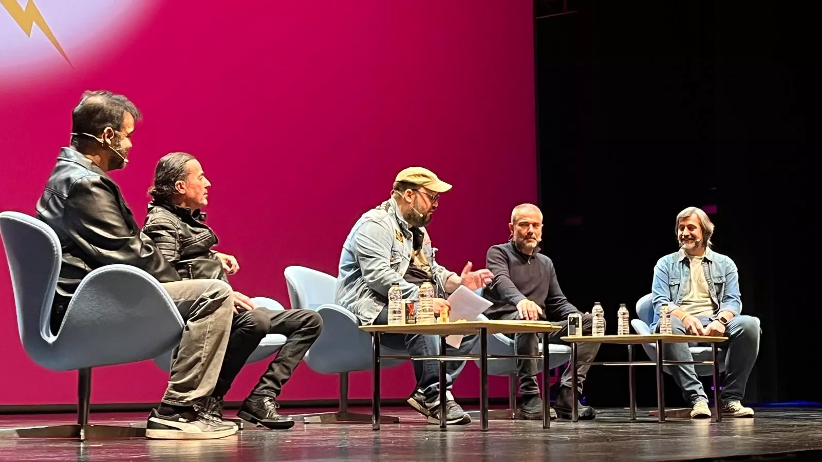 Mesa redonda sobre la historia de Héroes del Silencio en el Cosmos Festival 2025. Foto Mercedes Manterola