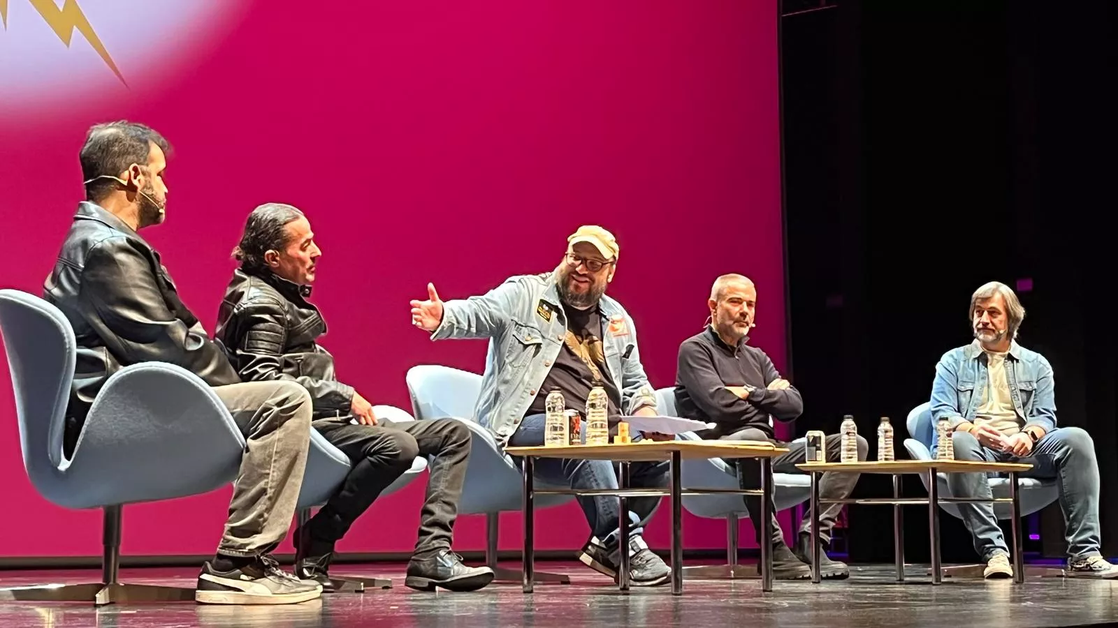 Mesa redonda sobre la historia de Héroes del Silencio en el Cosmos Festival 2025. Foto Mercedes Manterola